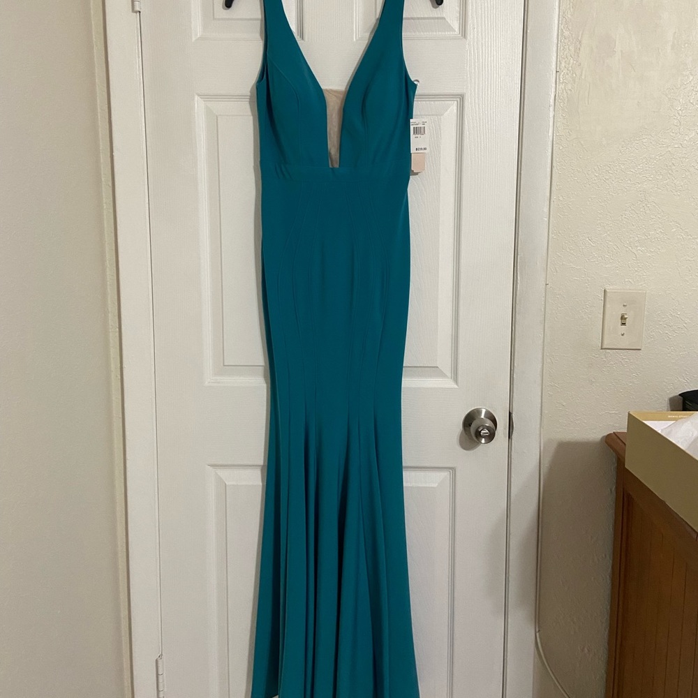 GB Social Deep-V Mermaid Gown
Color:Jade / Size:3
